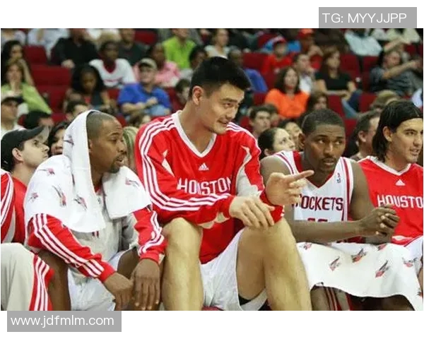 阿泰斯特与姚明重聚回忆往昔篮球岁月的感人瞬间