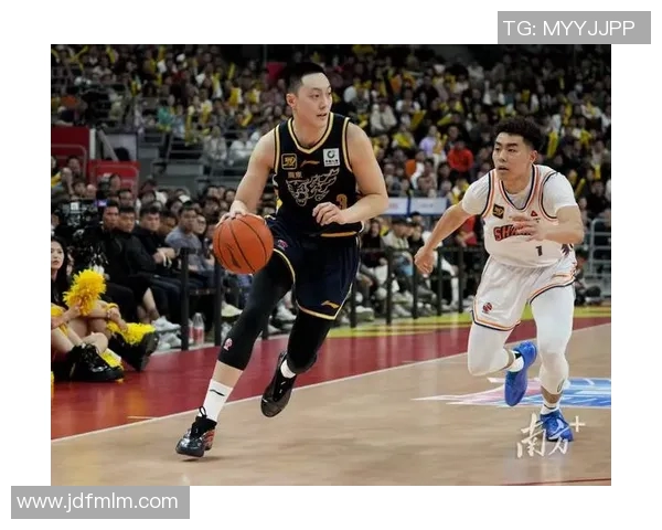 CBA精彩对决上海队与广东队比赛录像回放及精彩瞬间分析