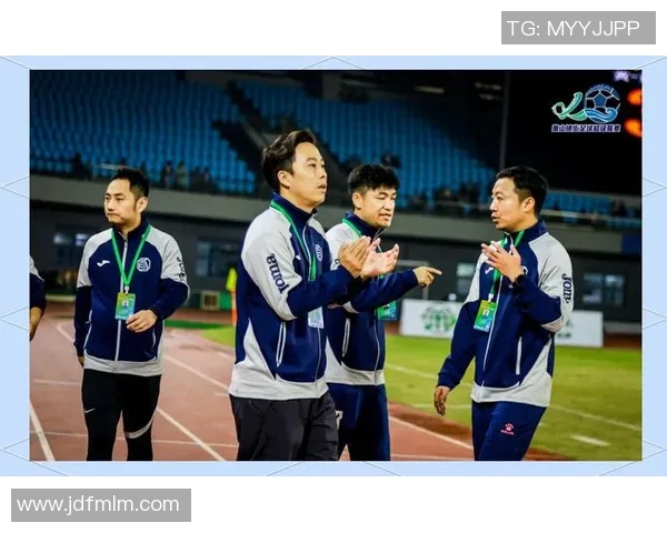 六千万个足球明星的梦想与奋斗:从草根到巅峰的传奇之路 六千万个足球明星的梦想与奋斗:从草根到巅峰的传奇之路